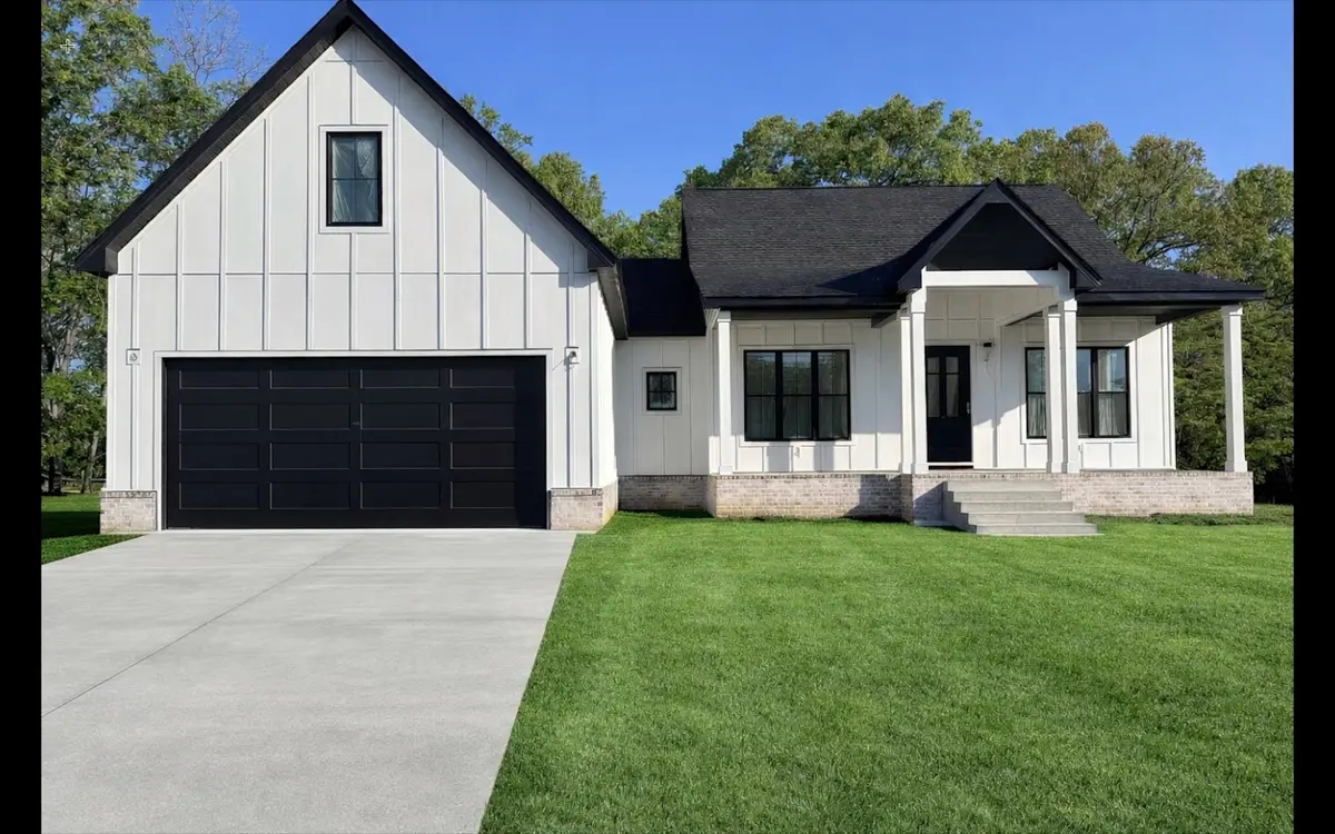 1064 Mulberry St, Burns, TN 37029 - #1