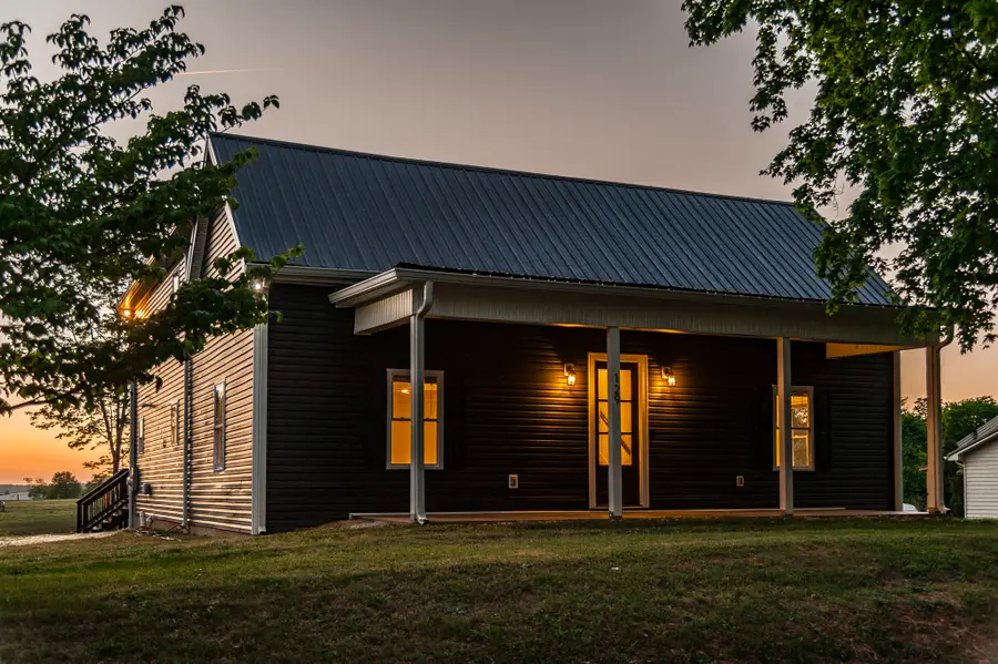 129 S Cedar St, Cross Plains, TN 37049 - #2