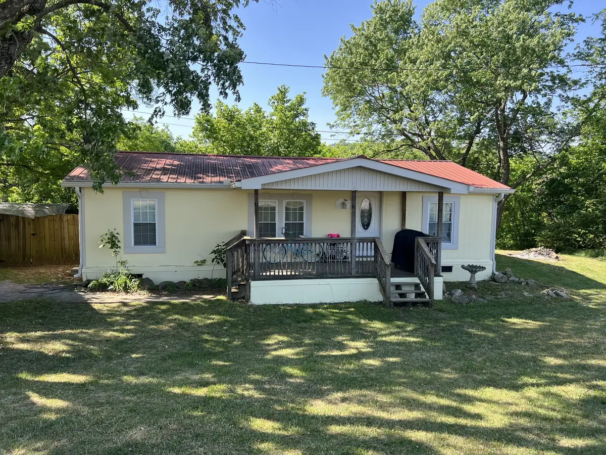 744 W Main St, Watertown, TN 37184 - #1