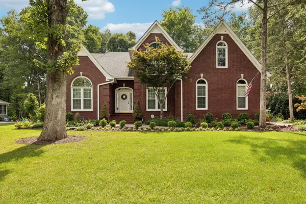 2230 Northwoods Dr, Murfreesboro, TN 37130