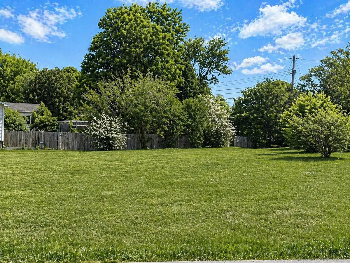 412 Shawnee Dr, Columbia, TN 38401 - #1