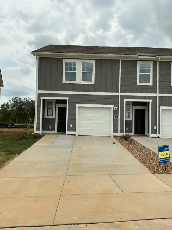 212 Darlington Drive, Dickson, TN 37055