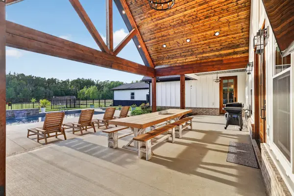 879 Mount Vernon Rd, Bethpage, TN 37022