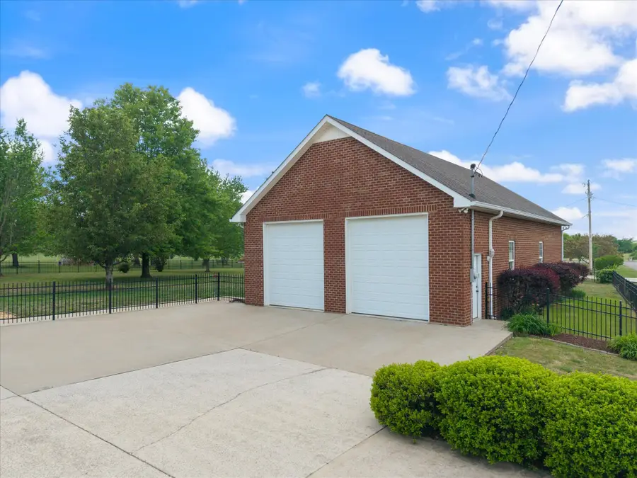 637 Coopertown Rd, Unionville, TN 37180 - #3