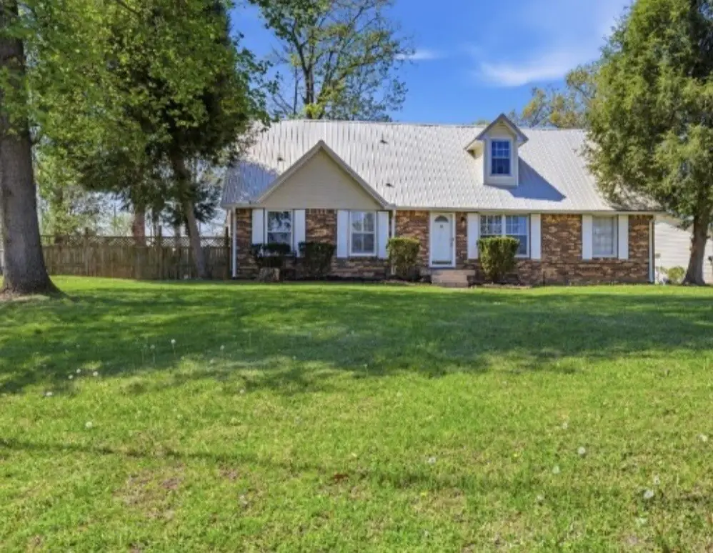 800 R S Bradley Blvd, Clarksville, TN 37042 - #1