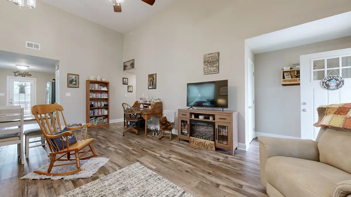 1268 Cardinal Creek Dr, Clarksville, TN 37040 - #1