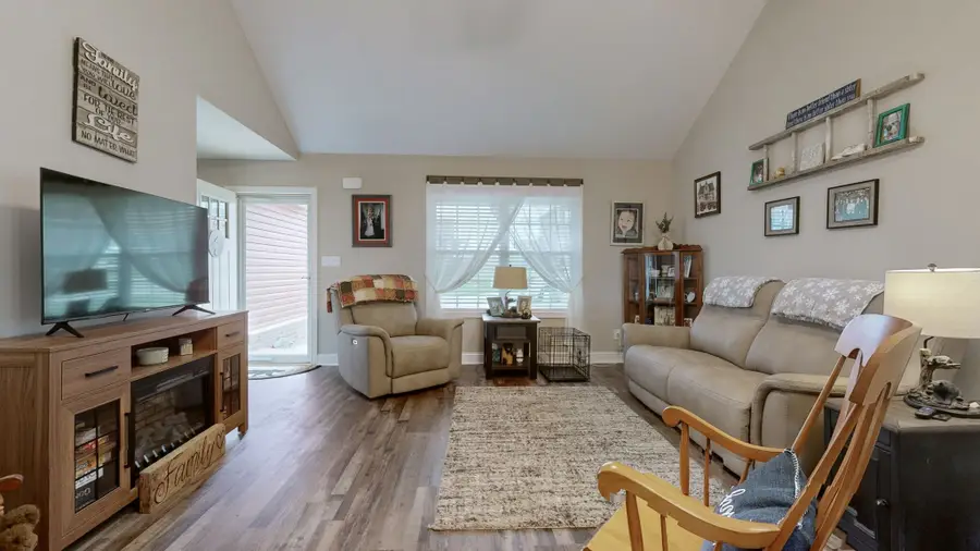 1268 Cardinal Creek Dr, Clarksville, TN 37040 - #2