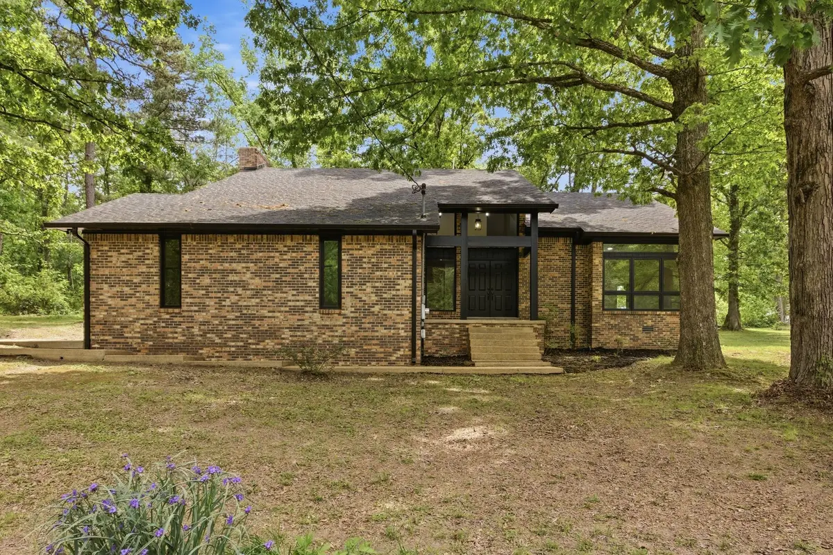 102 Parkwood Ln, Hohenwald, TN 38462 - #1