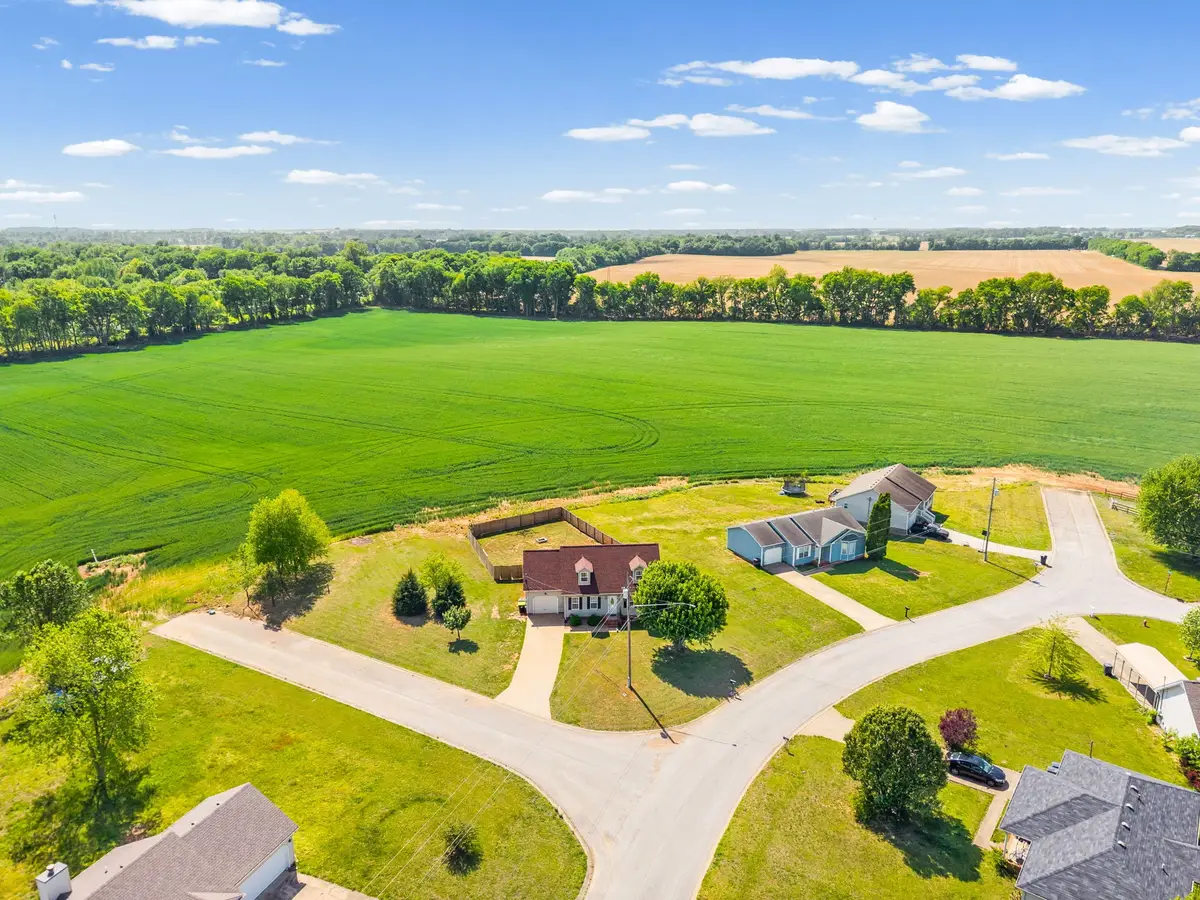 202 Man O War Dr, Oak Grove, KY 42262 - #1