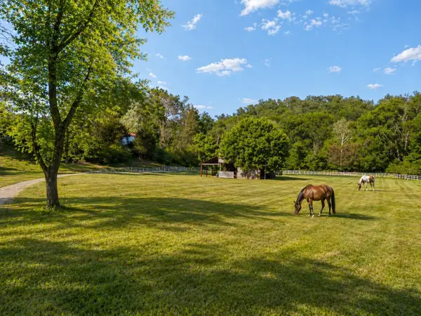 1265 Sams Creek Rd, Ashland City, TN 37015