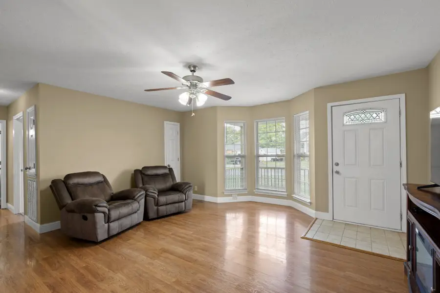 1004 Woodbrier Ln, Greenbrier, TN 37073 - #3