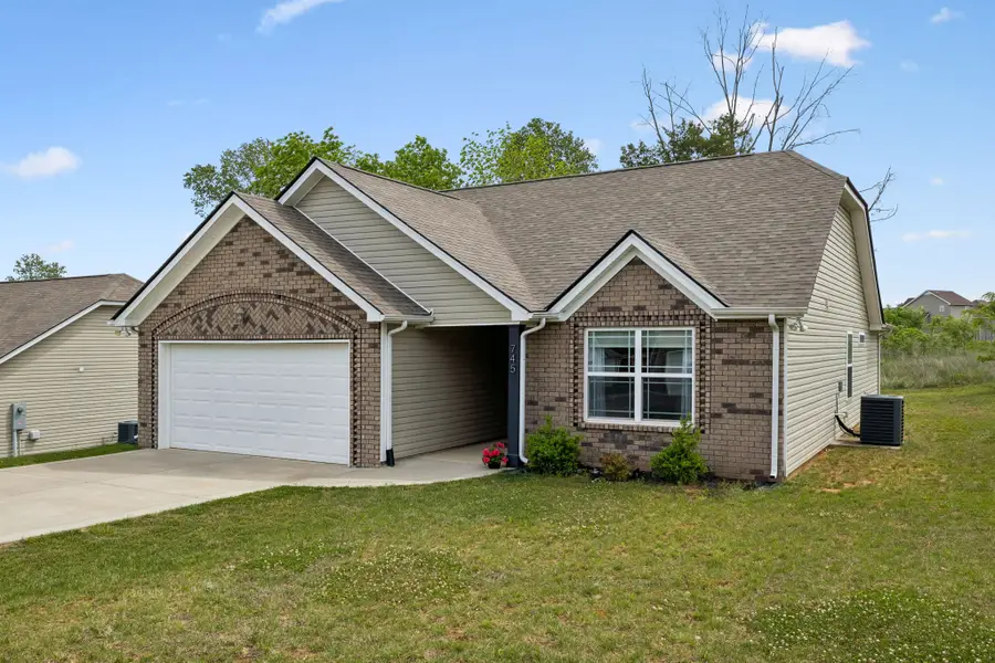 745 Cedar Ln, Springfield, TN 37172 - #2