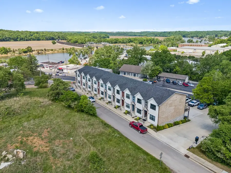 41 W High St #D8, Clarksville, TN 37040 - #3