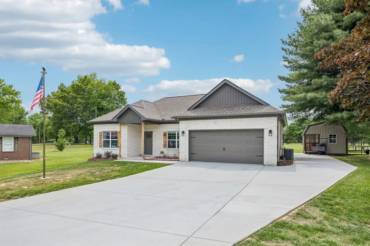 581 Pack Cir, Smithville, TN 37166 - #1
