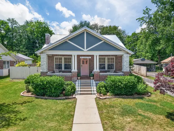 404 4th Ave, Fayetteville, TN 37334