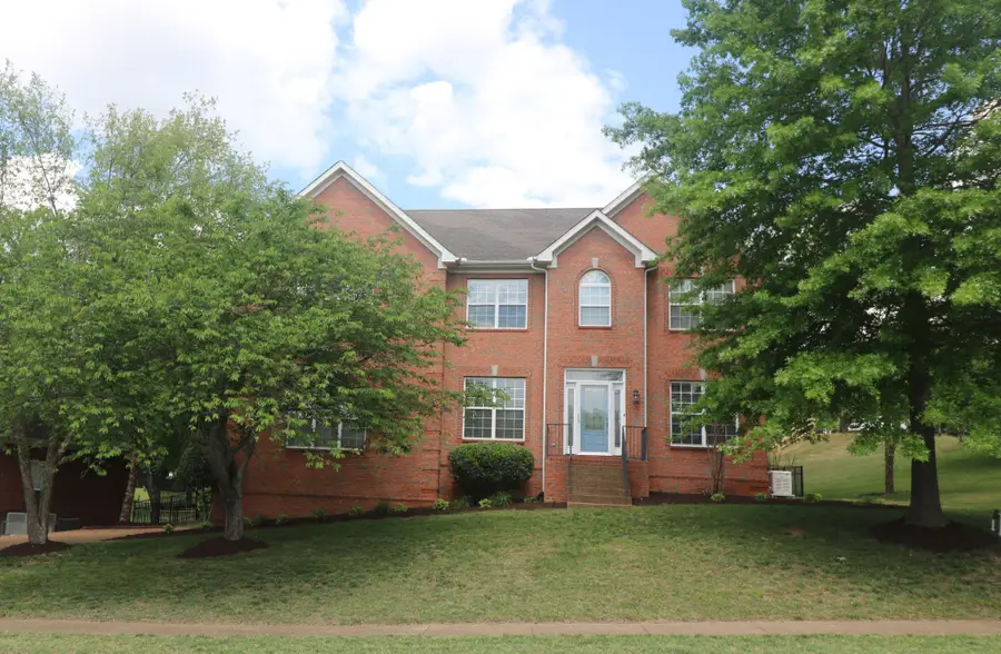 215 Crooked Creek Ln, Hendersonville, TN 37075 - #2