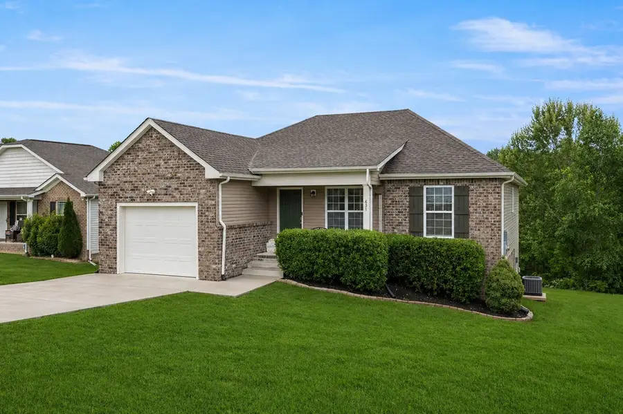 631 Berry Cir, Springfield, TN 37172 - #2