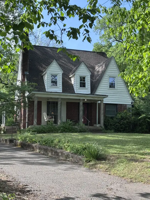 1718 Green Hills Dr, Nashville, TN 37215