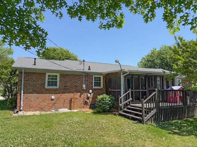 105 Vickers Dr, McMinnville, TN 37110 - #2