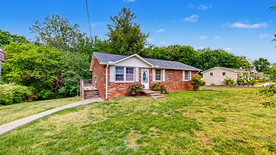 109 Phillips St, Charlotte, TN 37036 - #3