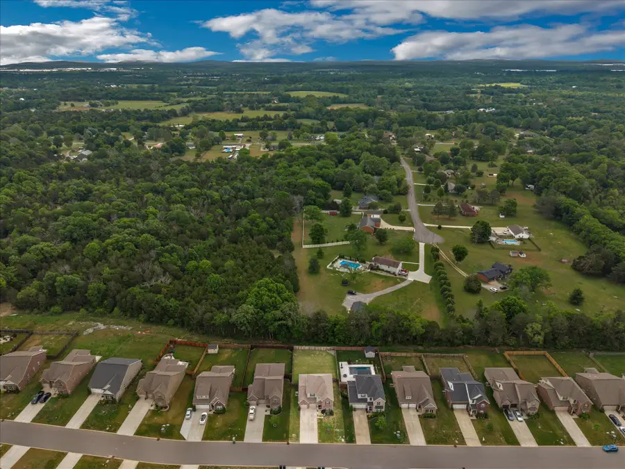 585 Oakvale Ln, Mount Juliet, TN 37122 - #3