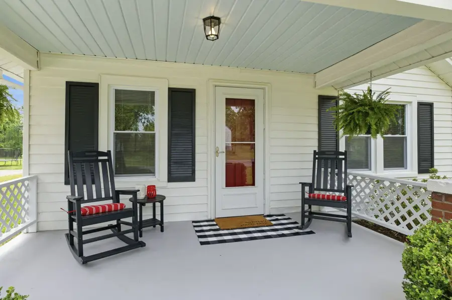 208 W South St, Greenbrier, TN 37073 - #3