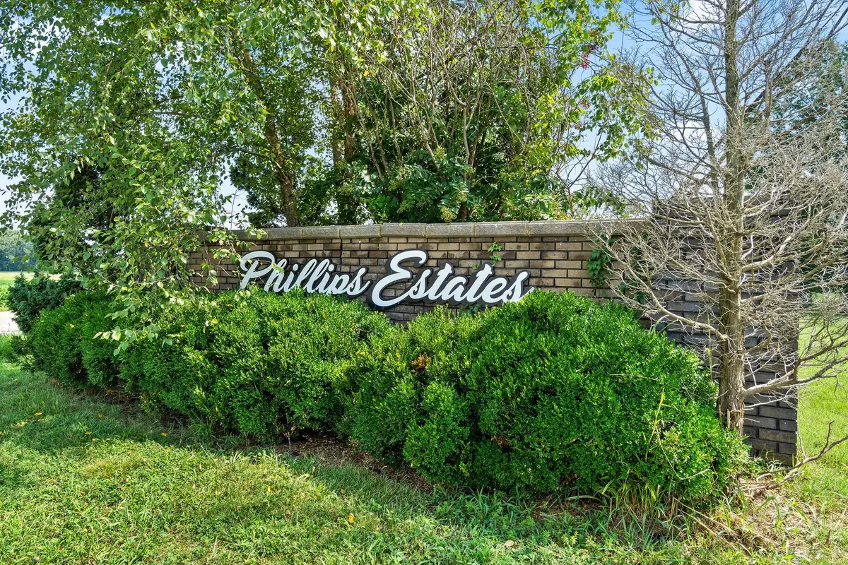 4492 Crossroads Dr, Clarksville, TN 37040 - #1