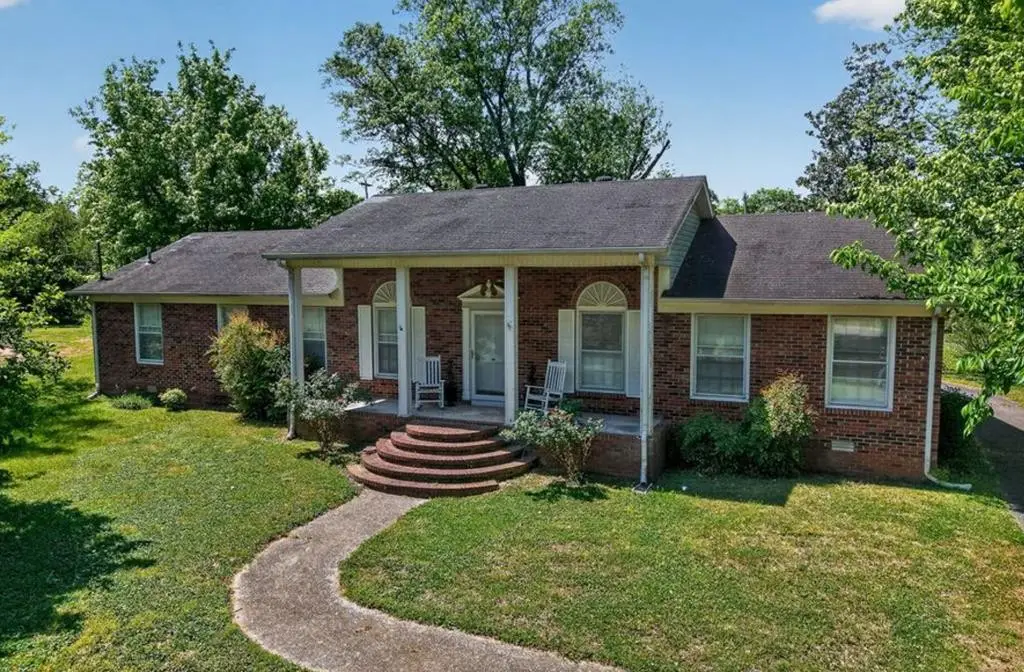 149 N Main St, Sparta, TN 38583 - #1