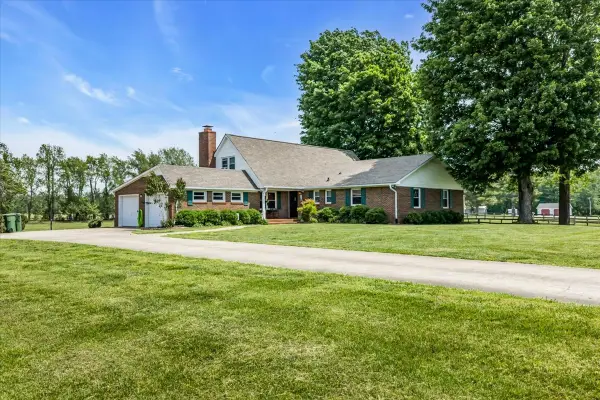 1555 Charles Bell Rd, Clarksville, TN 37040