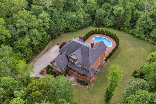 1032 Dogwood Ln, Burns, TN 37029