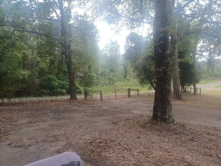 567 Rawls Rd, Paris, TN 38242 - #2