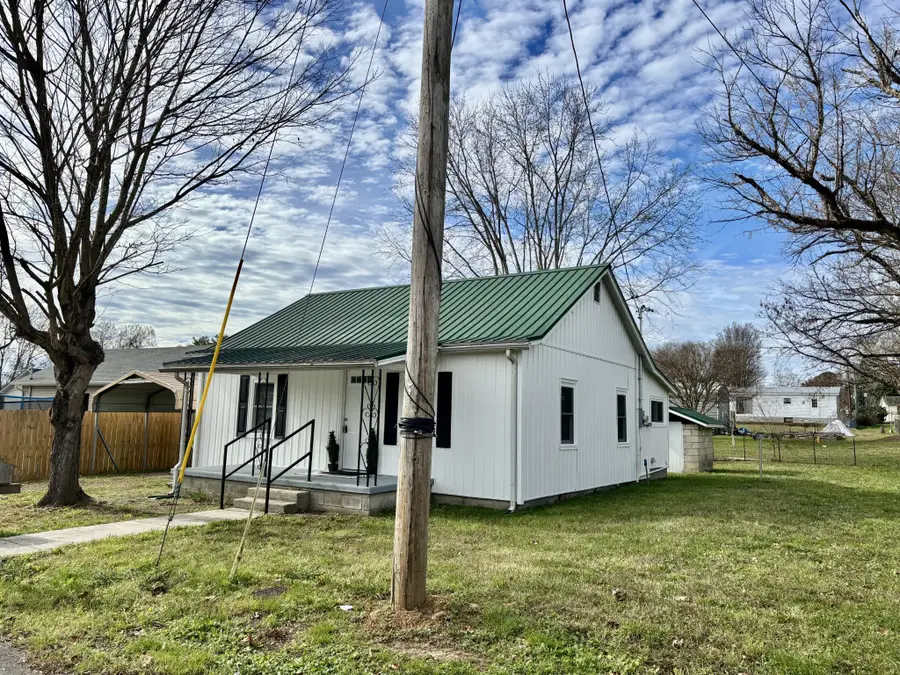 612 Maple St, Manchester, TN 37355 - #3