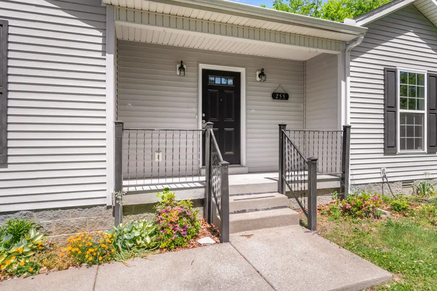 255 Walnut St, Greenbrier, TN 37073 - #2