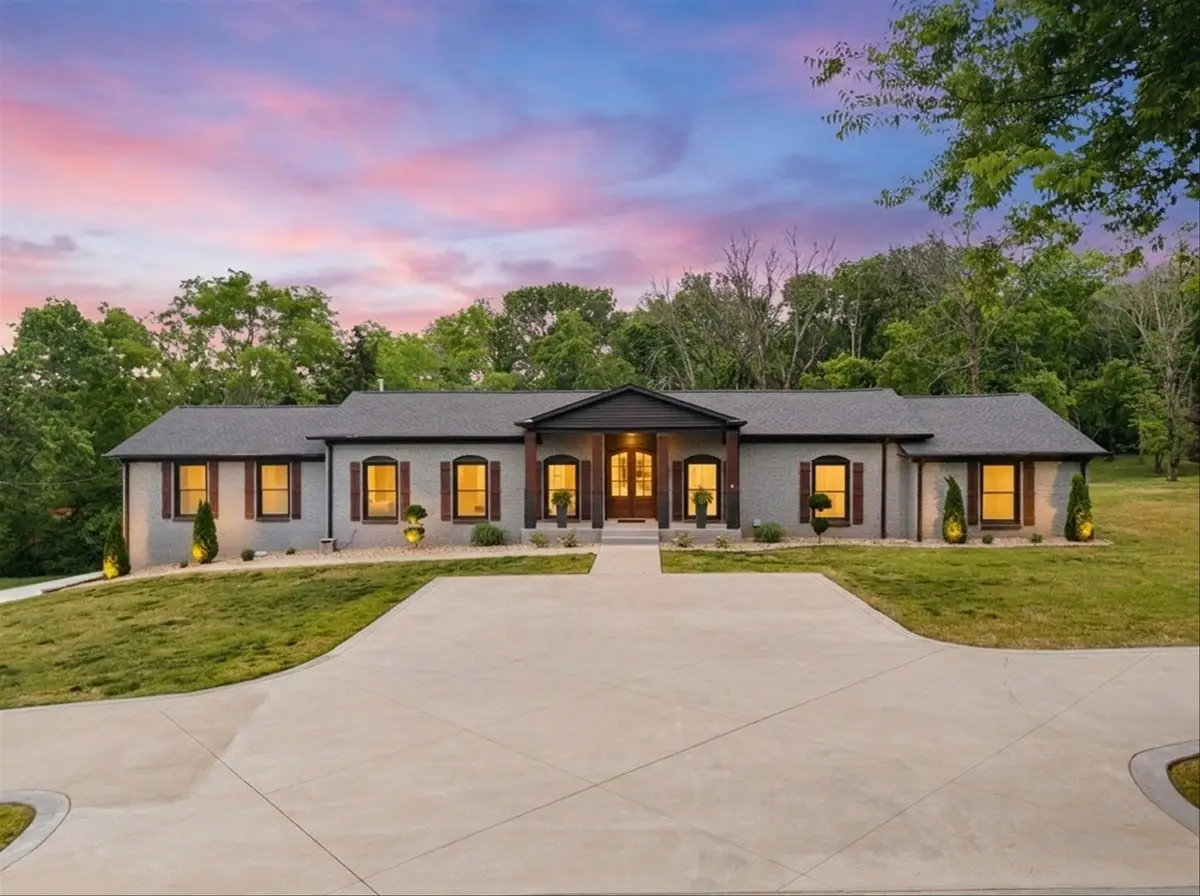 8115 Vaden Dr, Brentwood, TN 37027 - #1