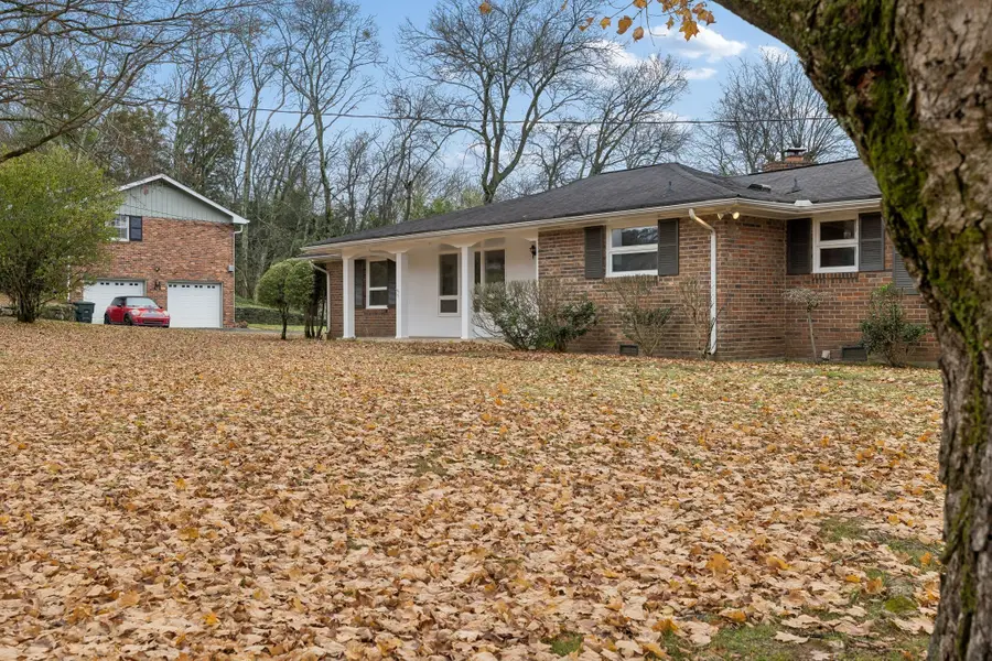 2032 Eversong Ln, Hermitage, TN 37076 - #2