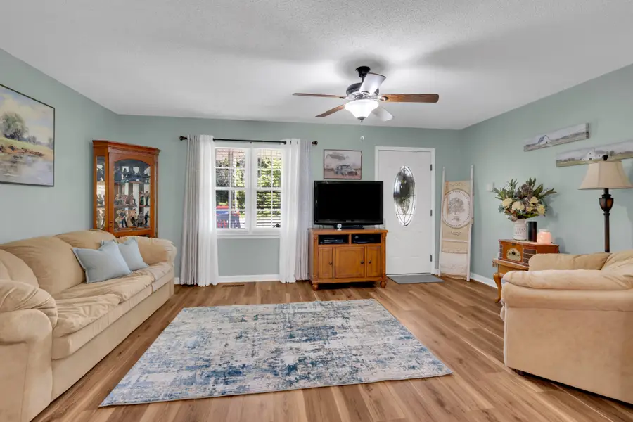316 Davis St, Cowan, TN 37318 - #3