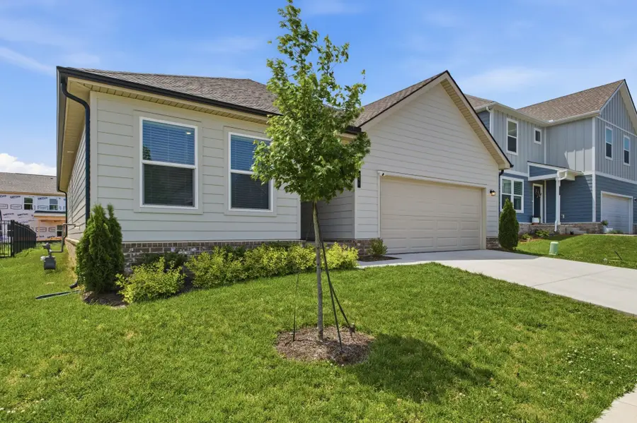 640 Cedar Brook Dr, White House, TN 37188 - #2