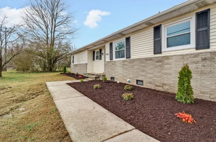 106 Dearman St, Smithville, TN 37166 - #3