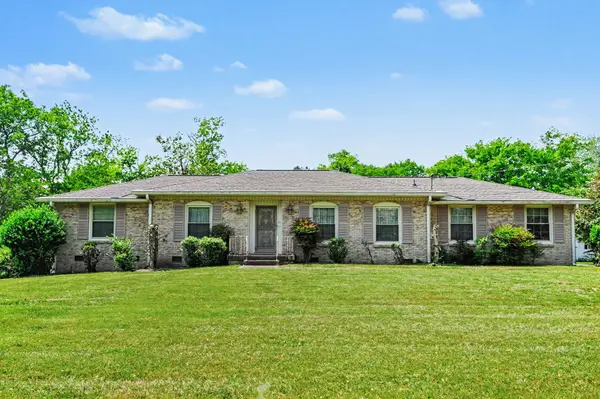106 Oak Pl, Hendersonville, TN 37075