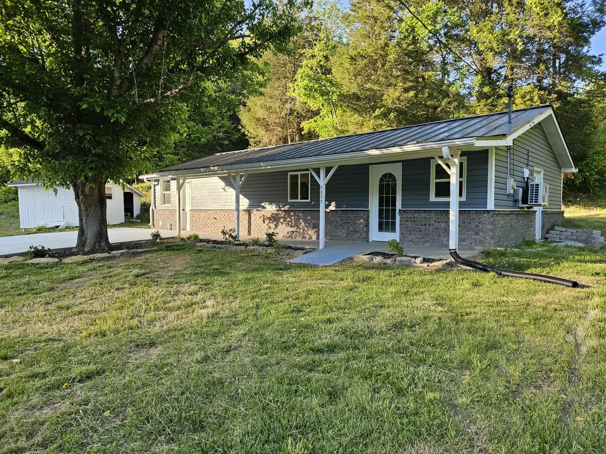 3337 Hartsville Rd, Lafayette, TN 37083 - #1