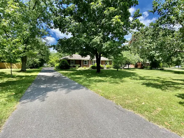 865 Bresslyn Rd, Nashville, TN 37205