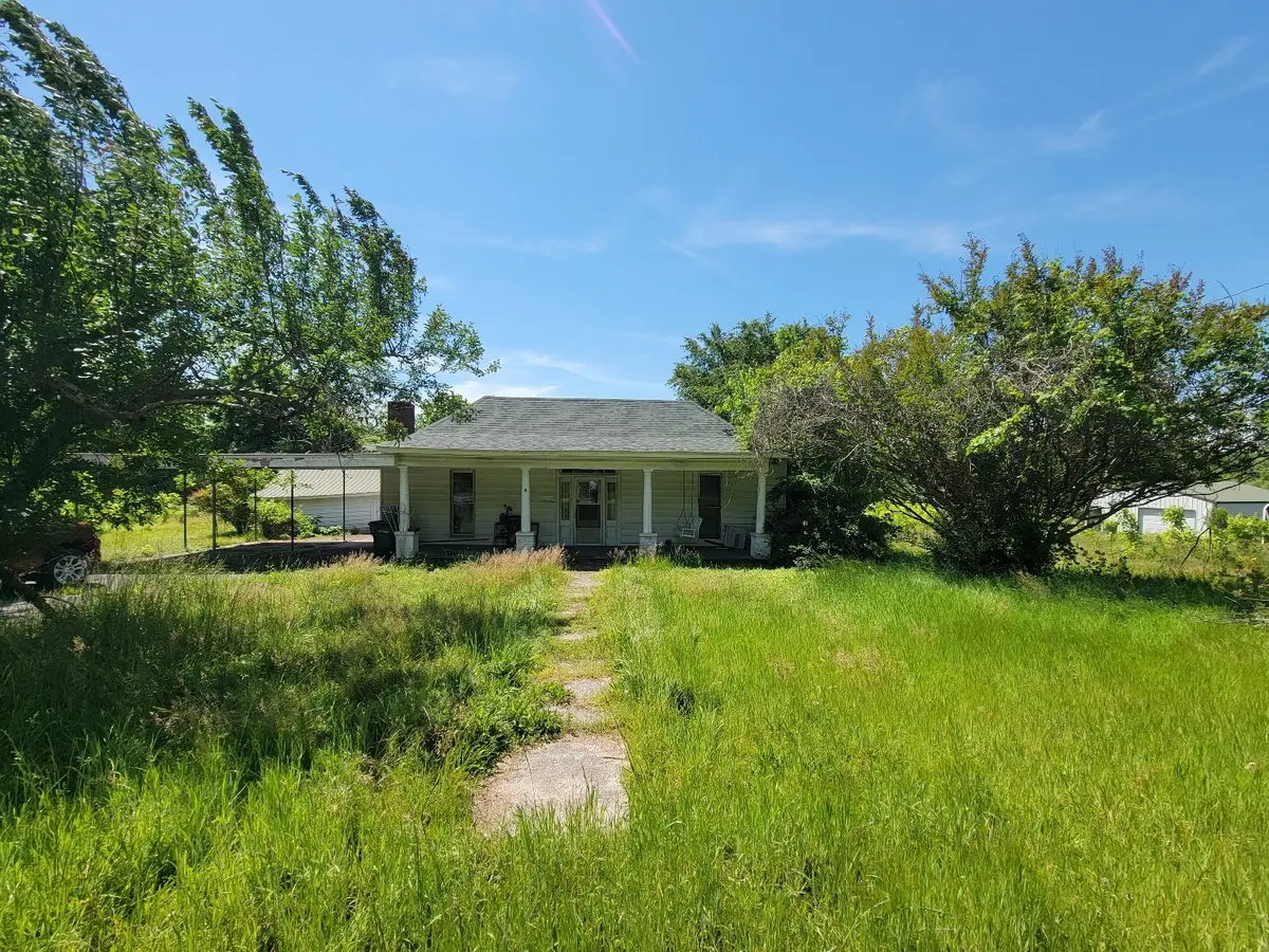 926 E Railroad St, Waverly, TN 37185 - #1