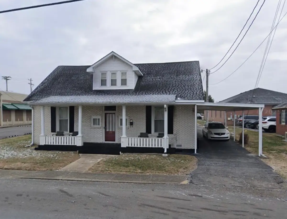 305 College St, Lafayette, TN 37083 - #1