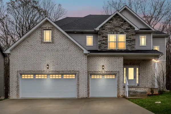 1033 Brightwood Ct, Clarksville, TN 37043
