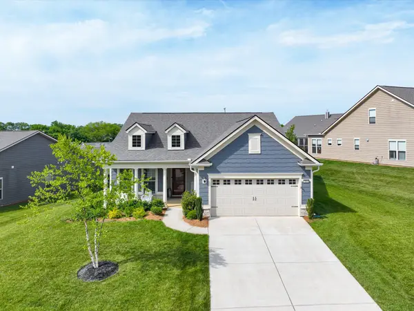 1055 Sumner Grv, Spring Hill, TN 37174