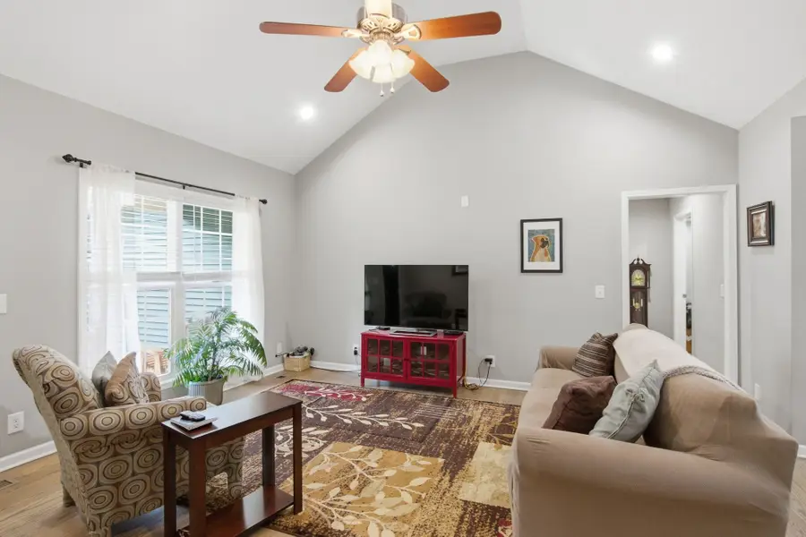 106 Doak St, Shelbyville, TN 37160 - #3