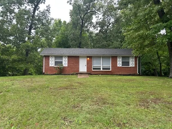 108 Meadowbrook Dr, Clarksville, TN 37042