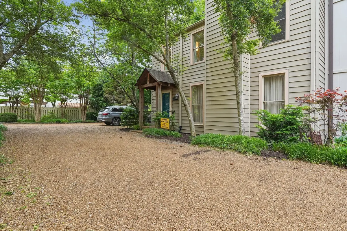 3608 Saratoga Dr #B, Nashville, TN 37205 - #1