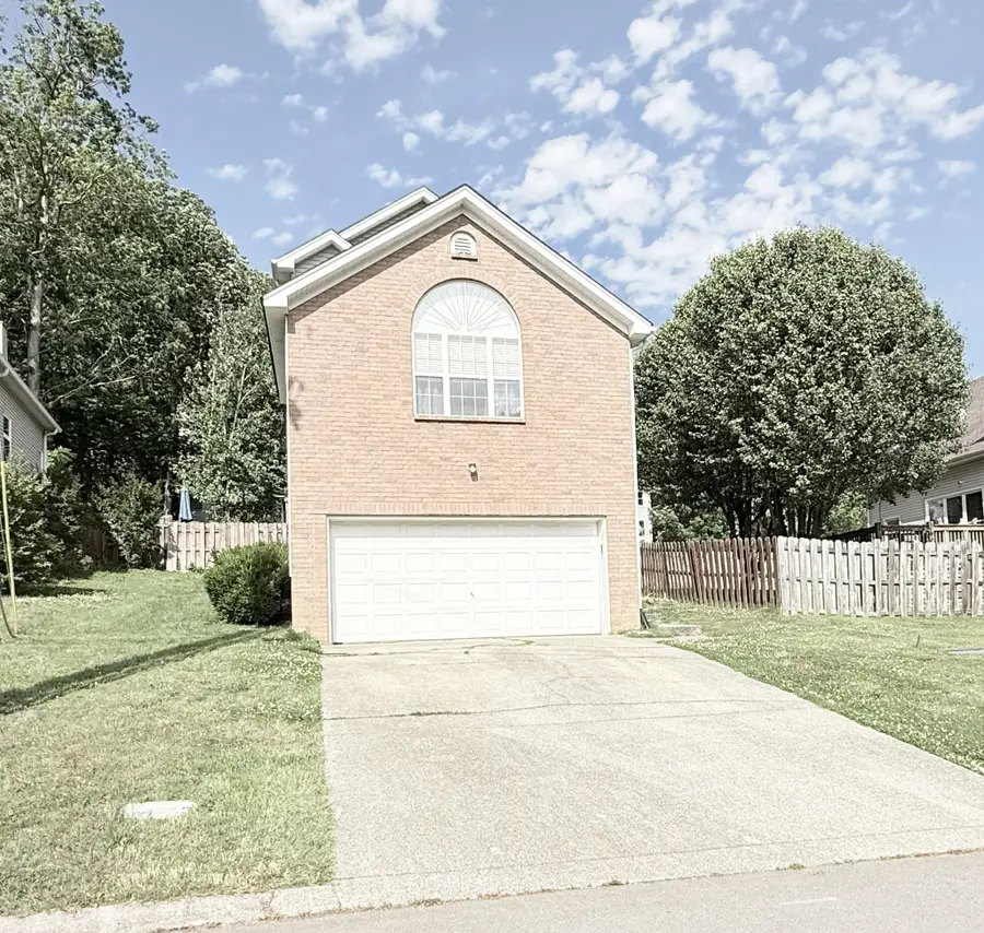 4040 Farmingham Woods Dr, Hermitage, TN 37076 - #2