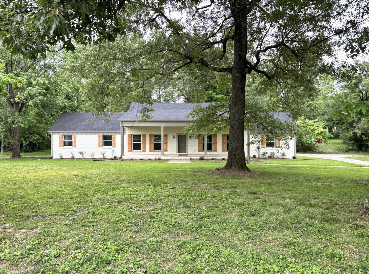 104 W Longview Dr, Portland, TN 37148 - #1